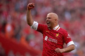 斯洛特：赫拉芬貝赫&遠(yuǎn)藤航能踢中衛(wèi)，但我們還未找到寬薩替代者