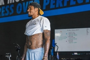 持續(xù)提升中??杰倫-格林曬出近期訓(xùn)練照：做自己