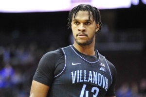 湖人還剩1個(gè)雙向名額！記者：狄克遜在處理腳傷 沒能和湖人簽雙向