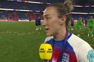 狠人??英格蘭女足后衛(wèi)布隆澤：我整屆歐洲杯帶著脛骨骨裂作戰(zhàn)