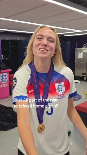 自己燉自己??英格蘭女足球員開(kāi)玩笑稱(chēng)“首戰(zhàn)輸給法國(guó)是故意的”