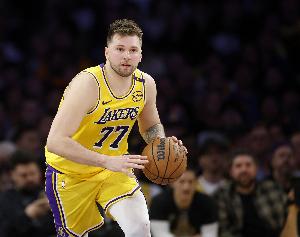 如此設(shè)計(jì)有巧思！Siegel：東契奇結(jié)束簽名鞋宣傳之旅就與湖人續(xù)約