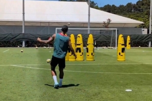 4中3！利物浦官方曬范迪克任意球訓(xùn)練視頻：來自隊(duì)長(zhǎng)的一些射門