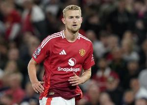 德里赫特：美國訓(xùn)練設(shè)施非常棒 上賽季分心歐戰(zhàn)導(dǎo)致缺少戰(zhàn)術(shù)訓(xùn)練