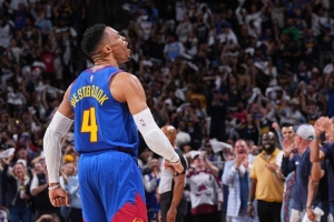 喬治：數(shù)據(jù)是威少最不在乎的東西 他拿3雙只因在場(chǎng)上一直拼盡全力