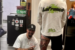 歷時兩天！紋身師曬拉梅洛-鮑爾左腿滿印紋身！