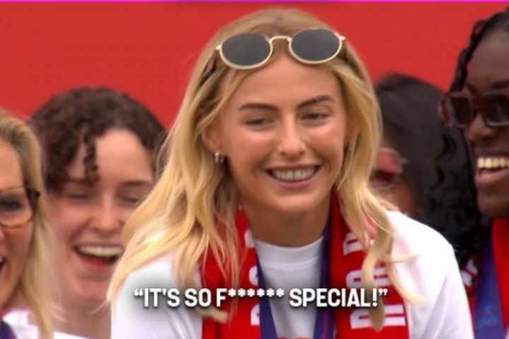 不提倡??凱莉在奪冠慶典上演講爆粗：太**的特別了!