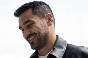 結(jié)束假期返回曼城，京多安社媒：回到辦公室????