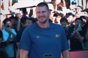 對(duì)約基奇的種種好奇，我?guī)痛蠹矣H自問(wèn)了！一起來(lái)聽(tīng)聽(tīng)約老師怎么說(shuō)