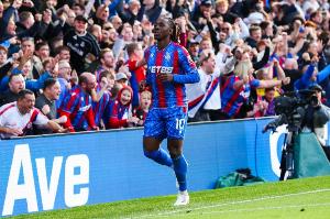 ??衛(wèi)報：阿森納正與水晶宮談埃澤，水晶宮要求至少先付3500萬鎊