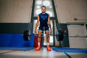 狠了心??東契奇：為了專注體能訓練 我一個月沒碰籃球！