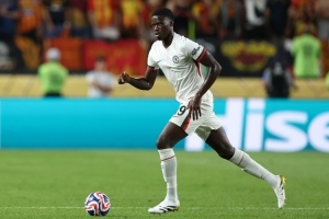 電訊報(bào)：藍(lán)軍買薩爾再出租原因有二：讓球員踢世俱杯&控制價(jià)格