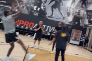 練習持球進攻！太陽官方發(fā)布杰倫-格林訓練視頻 本人轉(zhuǎn)發(fā)