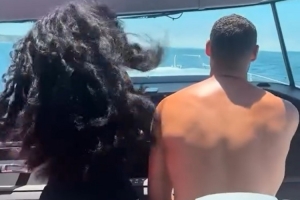 克萊帶新女友出海：這讓負面情緒遠離 休賽期結束前我必釣大魚