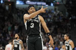 上賽季曾讓給保羅！馬刺官方：凱爾登-約翰遜將重新穿回3號！