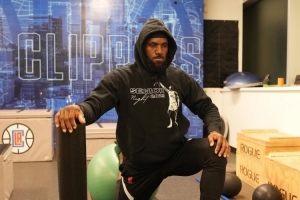 詹姆斯曬訓(xùn)練照：你們愛咋說咋說 但不能說我沒有付出努力！??