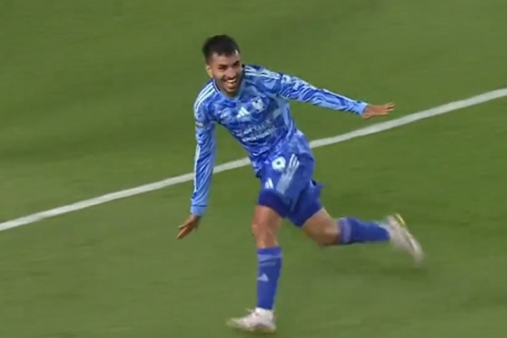 教科書級過門將??科雷亞魔幻舞步，門將兩次被騙重心狼狽不堪