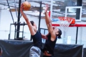 是個狠人！馬刺新秀卡特-布萊恩特訓練中秀出戰(zhàn)斧隔扣