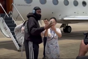 登哥來啦??哈登乘機(jī)抵達(dá)中國(guó) 連續(xù)第3年開啟中國(guó)行