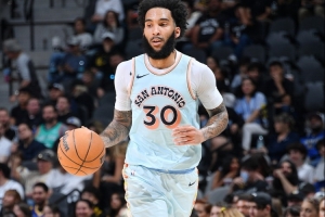 Scotto：馬刺將前鋒尚帕尼25-26賽季300萬合同轉(zhuǎn)為全額保障