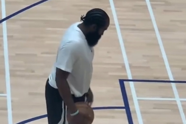 休賽期登哥胖了呢??哈登中國(guó)行訓(xùn)練被球迷拍到 橙色哈登9很吸睛