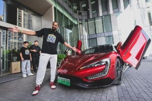 抵達閩南 威力依燃 361°品牌代言人丁威迪 中國行正式開啟