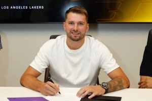 東契奇更推：非常激動能繼續(xù)幫LA爭冠 達成續(xù)約僅僅是個開始