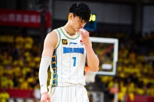 上季曾凡博常規(guī)賽場均14.6分1.5蓋帽&三分準(zhǔn)星40.2% 季后賽皆提升