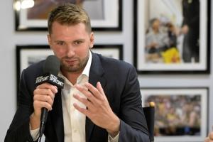 馬?。?77續(xù)約3年說明他對(duì)自己身體很自信 湖人已進(jìn)入東契奇時(shí)代