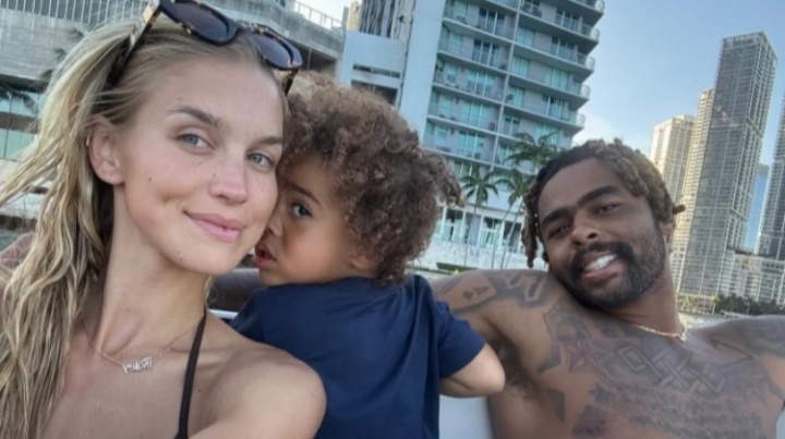 ??選擇原諒他？女友曬一家三口合照 拉塞爾面帶微笑