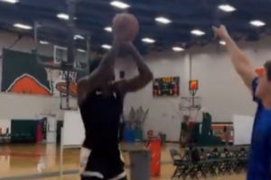 上賽季3分28.1% 網(wǎng)友曬出范德比爾特打磨底角遠投視頻 5投5中??