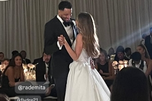 ??七年不癢！羅伯森與瑞秋成婚??亞當(dāng)斯到場(chǎng)祝賀！