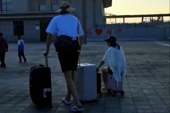 假期結(jié)束??楊瀚森結(jié)束新疆旅行 將赴美參加8月11日開始的短訓(xùn)營