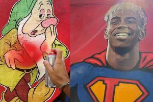 亞馬爾的壁畫(huà)已經(jīng)由創(chuàng)作者修復(fù)，此前曾被7個(gè)小矮人的涂鴉破壞