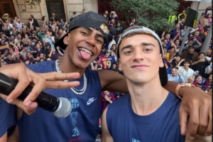 亞馬爾社媒曬與加維合照：生日快樂！我愛你，兄弟