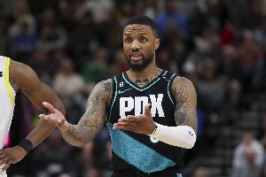 美記：利拉德一直想回開拓者 早就告訴身邊的人計劃在開拓者退役