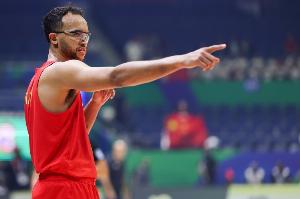 2年前的今天：李凱爾完成在中國男籃的首秀 6中3貢獻11分6板