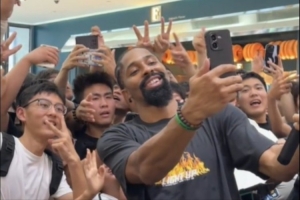 丁威迪中國行——蚌埠的熱情讓丁威迪真的感動 高溫也擋不??！