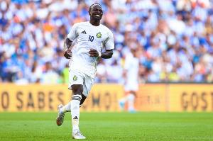 阿諾德：馬內(nèi)是一名完美的前鋒，我可能會(huì)說(shuō)他和C羅很像