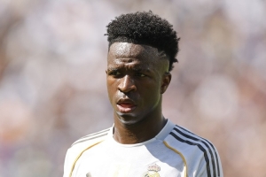 來談什么呢？記者：維尼修斯經(jīng)紀人今日上午出現(xiàn)在皇馬辦公室