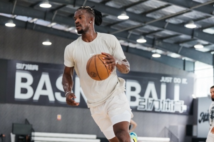 巴特勒展望新賽季：羅賓會拼了命 蝙蝠俠就是蝙蝠俠 追夢是戰(zhàn)車