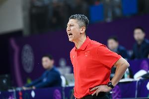 媒體人：教練言辭足夠激烈 能在嘈雜現(xiàn)場給運動員帶來力量