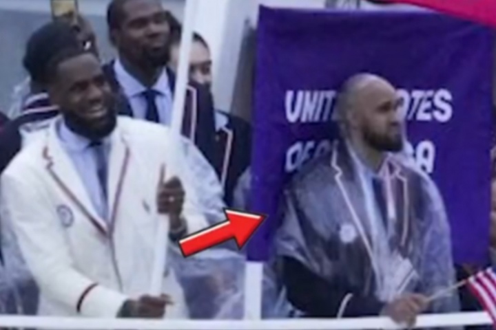 奧運(yùn)會(huì)入場(chǎng)擋住美國(guó)標(biāo)志？懷特：詹姆斯舉著國(guó)旗呢 他們不用看我