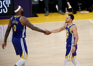 考辛斯：庫(kù)里找到了改變并主宰比賽的方法 他最好能排進(jìn)歷史前5