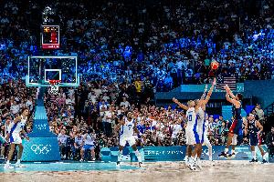 科爾：沒(méi)人有庫(kù)里這種心態(tài) 奧運(yùn)上大家都在讓權(quán) 就他主動(dòng)要球打