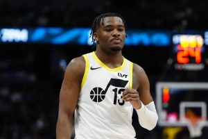 大方腦袋??爵士后衛(wèi)科利爾在半職業(yè)聯(lián)賽爆砍40分??