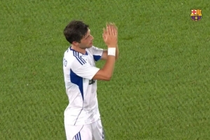 致敬老隊(duì)長(zhǎng)！羅貝托被換下，巴薩球迷為他送上掌聲