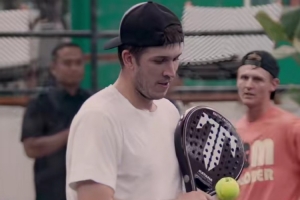 全新的體驗(yàn)！里夫斯亞洲行轉(zhuǎn)戰(zhàn)印尼 與球迷展開板式網(wǎng)球?qū)Q