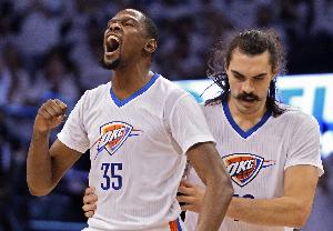 帕金斯：揭幕戰(zhàn)看老東家升起冠軍旗幟有些尬 如果我是KD會溜出去