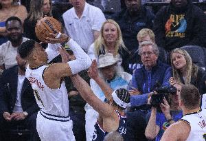 偃旗息鼓了？美記清點自由市場：海量后衛(wèi)可簽 底薪扎堆等工作